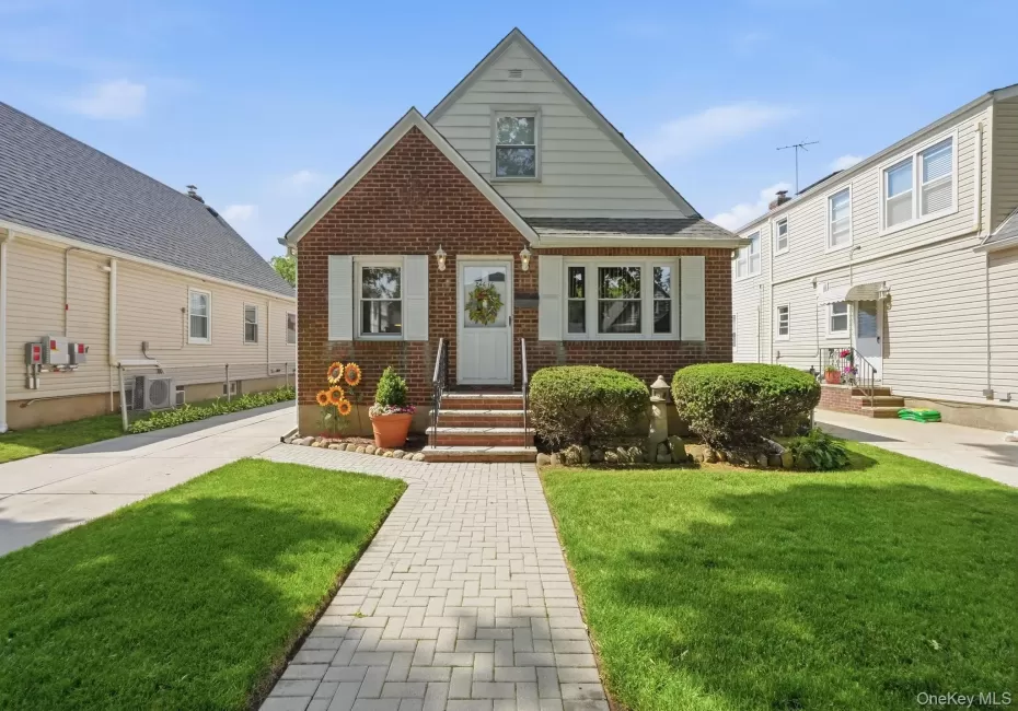 24616 86th Road, New York, NY, 4 Bedrooms Bedrooms, 8 Rooms Rooms,2 BathroomsBathrooms,Residential,For Rent,86th,0,1011434 24616 86th Road, New York, NY, 4 Bedrooms Bedrooms, 8 Rooms Rooms,2 BathroomsBathrooms,Residential,For Rent,86th,0,1011434