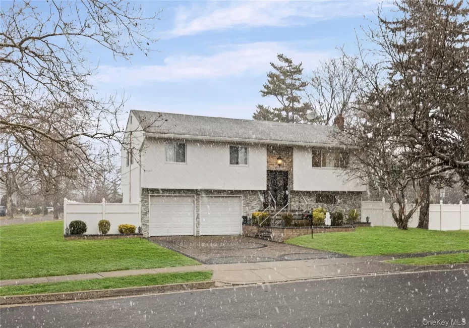18 South Drive, North Hempstead, NY, 4 Bedrooms Bedrooms, 6 Rooms Rooms,2 BathroomsBathrooms,Residential Lease,For Rent,South,0,1011840 18 South Drive, North Hempstead, NY, 4 Bedrooms Bedrooms, 6 Rooms Rooms,2 BathroomsBathrooms,Residential Lease,For Rent,South,0,1011840