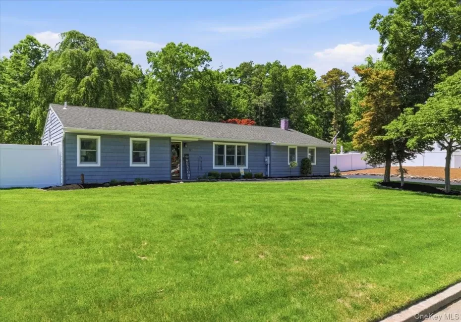 32 Henearly Drive, Brookhaven, NY, 3 Bedrooms Bedrooms, 5 Rooms Rooms,1 BathroomBathrooms,Residential,For Rent,Henearly,0,1009982 32 Henearly Drive, Brookhaven, NY, 3 Bedrooms Bedrooms, 5 Rooms Rooms,1 BathroomBathrooms,Residential,For Rent,Henearly,0,1009982