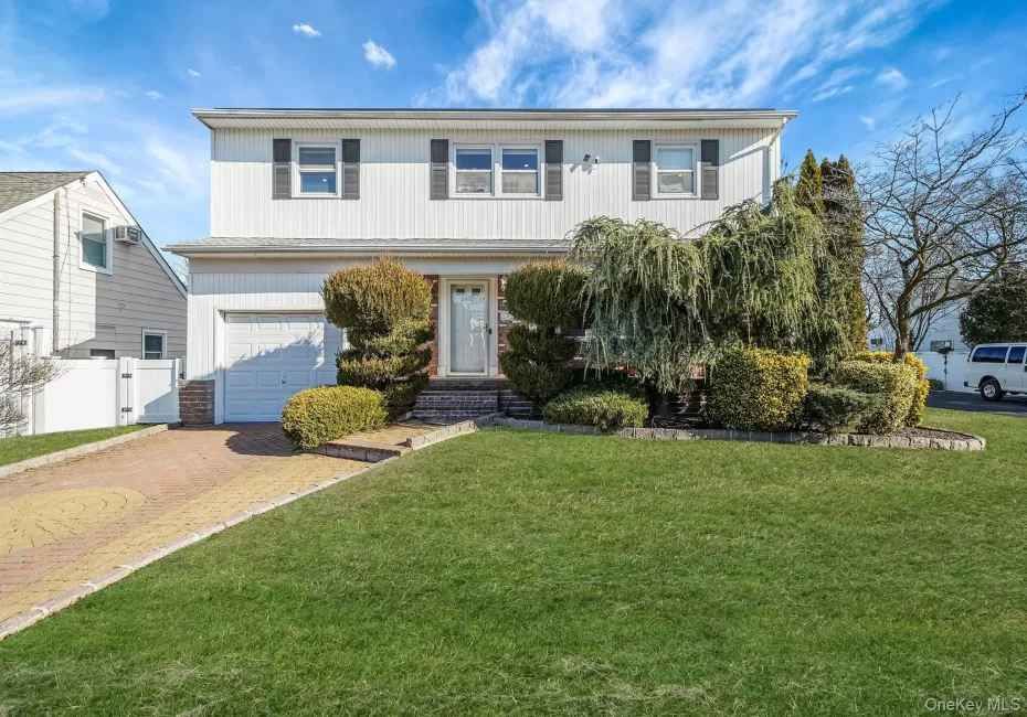 2415 Babylon Turnpike, Hempstead, NY, 4 Bedrooms Bedrooms, 12 Rooms Rooms,2 BathroomsBathrooms,Residential,For Rent,Babylon,0,1010305 2415 Babylon Turnpike, Hempstead, NY, 4 Bedrooms Bedrooms, 12 Rooms Rooms,2 BathroomsBathrooms,Residential,For Rent,Babylon,0,1010305