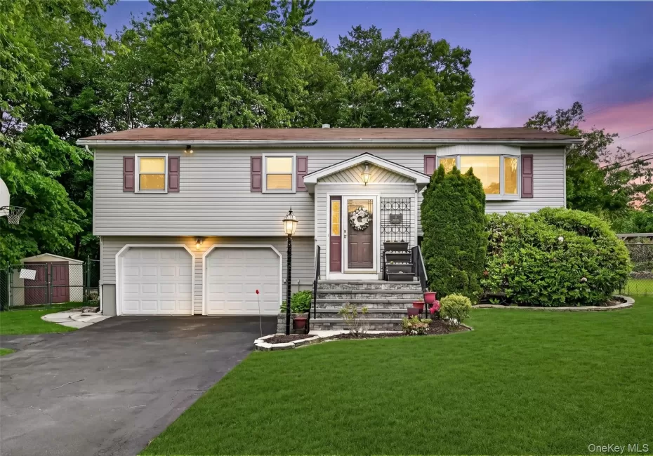 Welcome to 7 Spur Drive, Nanuet, New York Welcome to 7 Spur Drive, Nanuet, New York