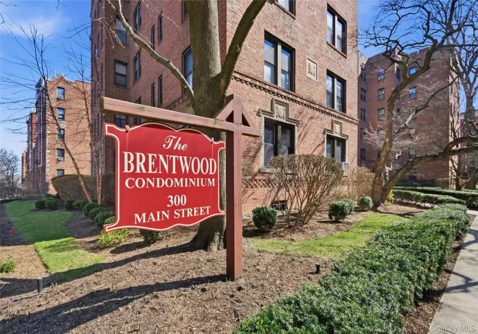 Welcome home to The Brentwood, 300 Main Street. Welcome home to The Brentwood, 300 Main Street.