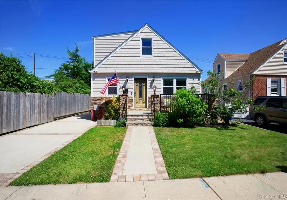 50 Albertson Place, North Hempstead, NY, 3 Bedrooms Bedrooms, 6 Rooms Rooms,2 BathroomsBathrooms,Residential Lease,For Rent,Albertson,0,1011603 50 Albertson Place, North Hempstead, NY, 3 Bedrooms Bedrooms, 6 Rooms Rooms,2 BathroomsBathrooms,Residential Lease,For Rent,Albertson,0,1011603
