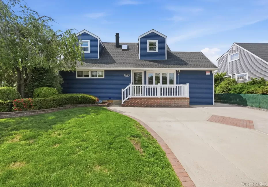 2151 Stewart Avenue, Hempstead, NY, 5 Bedrooms Bedrooms, 10 Rooms Rooms,4 BathroomsBathrooms,Residential,For Rent,Stewart,0,1010924 2151 Stewart Avenue, Hempstead, NY, 5 Bedrooms Bedrooms, 10 Rooms Rooms,4 BathroomsBathrooms,Residential,For Rent,Stewart,0,1010924