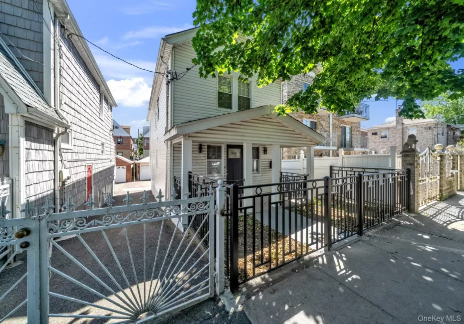 1014 Quincy Avenue, New York, NY, 4 Bedrooms Bedrooms, 7 Rooms Rooms,2 BathroomsBathrooms,Residential,For Rent,Quincy,0,1011639 1014 Quincy Avenue, New York, NY, 4 Bedrooms Bedrooms, 7 Rooms Rooms,2 BathroomsBathrooms,Residential,For Rent,Quincy,0,1011639