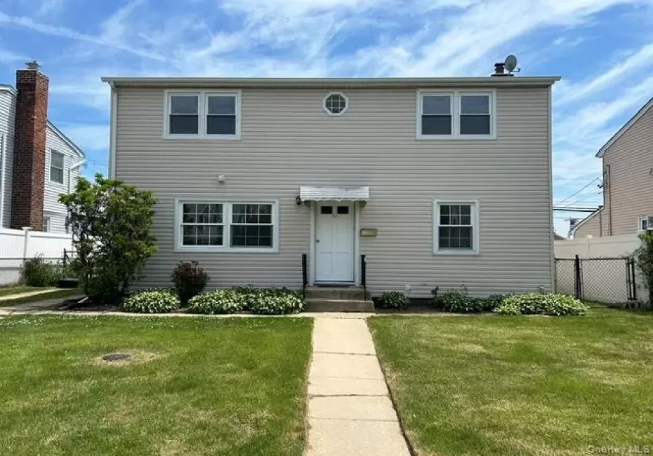 32 Gables Drive, Oyster Bay, NY, 5 Bedrooms Bedrooms, 9 Rooms Rooms,2 BathroomsBathrooms,Residential,For Rent,Gables,0,1009786 32 Gables Drive, Oyster Bay, NY, 5 Bedrooms Bedrooms, 9 Rooms Rooms,2 BathroomsBathrooms,Residential,For Rent,Gables,0,1009786