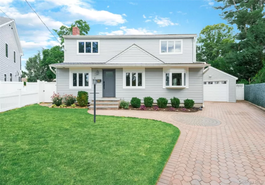 10 Garden Court, North Hempstead, NY, 3 Bedrooms Bedrooms, 7 Rooms Rooms,2 BathroomsBathrooms,Residential,For Rent,Garden,0,1011726 10 Garden Court, North Hempstead, NY, 3 Bedrooms Bedrooms, 7 Rooms Rooms,2 BathroomsBathrooms,Residential,For Rent,Garden,0,1011726