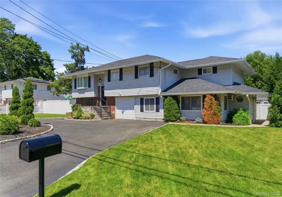 103 Wright Avenue, Babylon, NY, 4 Bedrooms Bedrooms, 11 Rooms Rooms,2 BathroomsBathrooms,Residential,For Rent,Wright,0,1011657 103 Wright Avenue, Babylon, NY, 4 Bedrooms Bedrooms, 11 Rooms Rooms,2 BathroomsBathrooms,Residential,For Rent,Wright,0,1011657