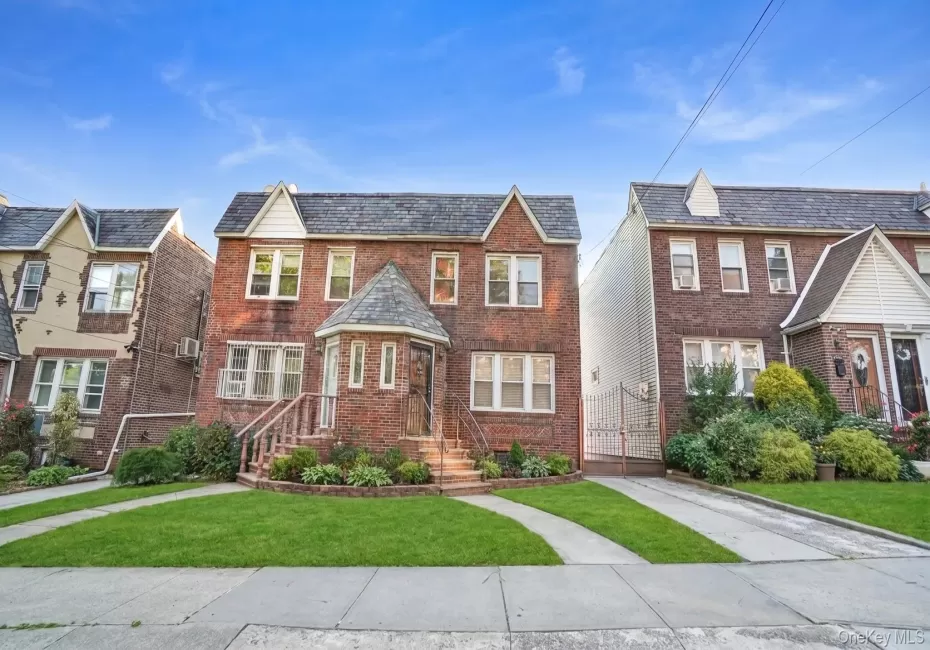 88-48 207th Street, New York, NY, 3 Bedrooms Bedrooms, 9 Rooms Rooms,2 BathroomsBathrooms,Residential,For Rent,207th,0,1011773 88-48 207th Street, New York, NY, 3 Bedrooms Bedrooms, 9 Rooms Rooms,2 BathroomsBathrooms,Residential,For Rent,207th,0,1011773