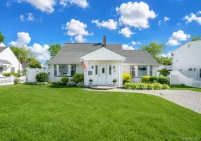 144 Blue Spruce Road, Hempstead, NY, 3 Bedrooms Bedrooms, 7 Rooms Rooms,2 BathroomsBathrooms,Residential,For Rent,Blue Spruce,0,1011082 144 Blue Spruce Road, Hempstead, NY, 3 Bedrooms Bedrooms, 7 Rooms Rooms,2 BathroomsBathrooms,Residential,For Rent,Blue Spruce,0,1011082