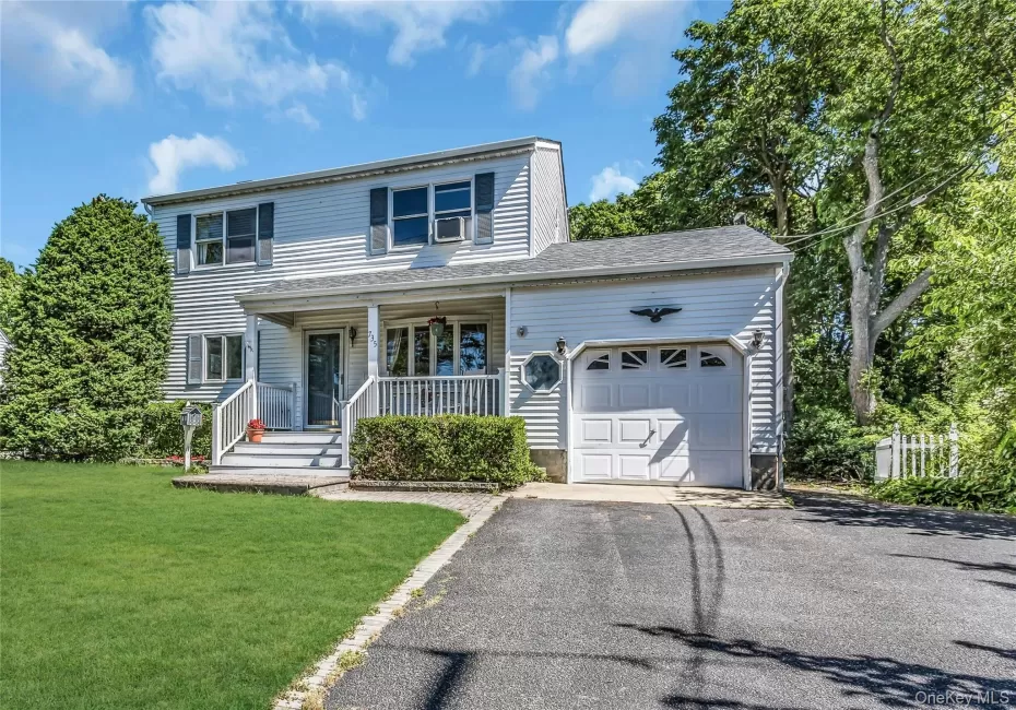 735 Muncey Road, Islip, NY, 4 Bedrooms Bedrooms, 8 Rooms Rooms,2 BathroomsBathrooms,Residential,For Rent,Muncey,0,1008120 735 Muncey Road, Islip, NY, 4 Bedrooms Bedrooms, 8 Rooms Rooms,2 BathroomsBathrooms,Residential,For Rent,Muncey,0,1008120