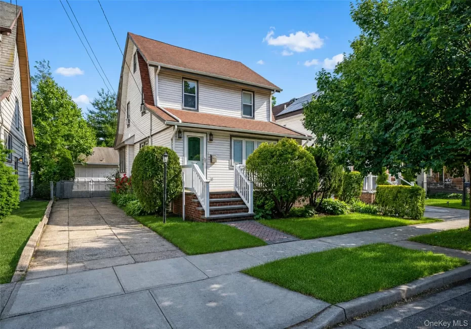 214 Lowell Avenue, Hempstead, NY, 5 Bedrooms Bedrooms, 12 Rooms Rooms,3 BathroomsBathrooms,Residential,For Rent,Lowell,0,1011808 214 Lowell Avenue, Hempstead, NY, 5 Bedrooms Bedrooms, 12 Rooms Rooms,3 BathroomsBathrooms,Residential,For Rent,Lowell,0,1011808