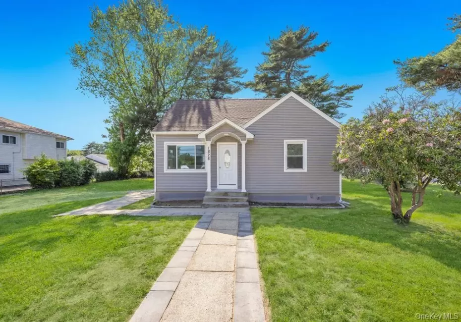 1828 Stein Drive, Islip, NY, 4 Bedrooms Bedrooms, ,1 BathroomBathrooms,Residential,For Rent,Stein,0,1010776 1828 Stein Drive, Islip, NY, 4 Bedrooms Bedrooms, ,1 BathroomBathrooms,Residential,For Rent,Stein,0,1010776