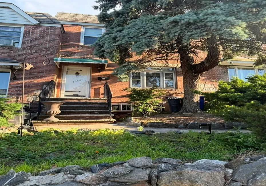 7350 52nd Road, New York, NY, 3 Bedrooms Bedrooms, 6 Rooms Rooms,2 BathroomsBathrooms,Residential,For Rent,52nd,0,1011598 7350 52nd Road, New York, NY, 3 Bedrooms Bedrooms, 6 Rooms Rooms,2 BathroomsBathrooms,Residential,For Rent,52nd,0,1011598