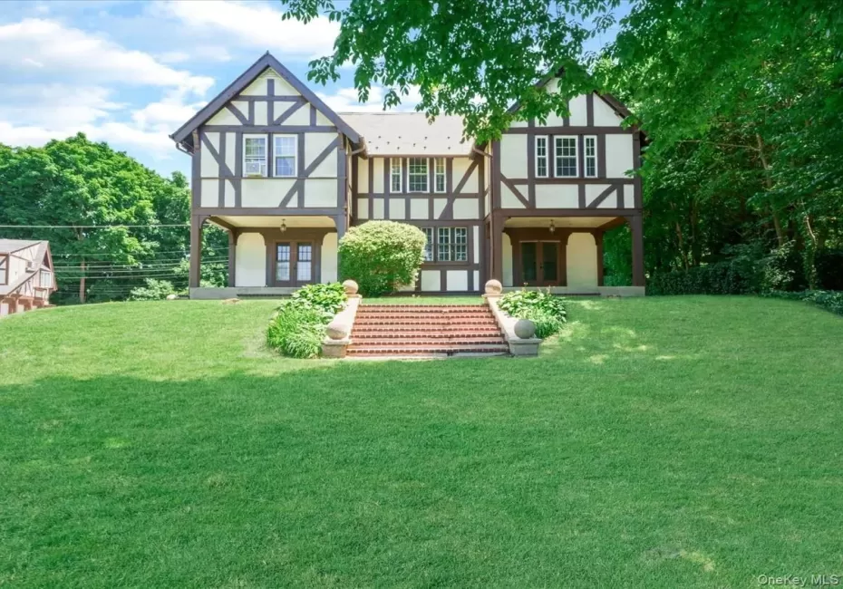 51 Crescent Road, North Hempstead, NY, 5 Bedrooms Bedrooms, 12 Rooms Rooms,4 BathroomsBathrooms,Residential,For Rent,Crescent,0,1010466 51 Crescent Road, North Hempstead, NY, 5 Bedrooms Bedrooms, 12 Rooms Rooms,4 BathroomsBathrooms,Residential,For Rent,Crescent,0,1010466