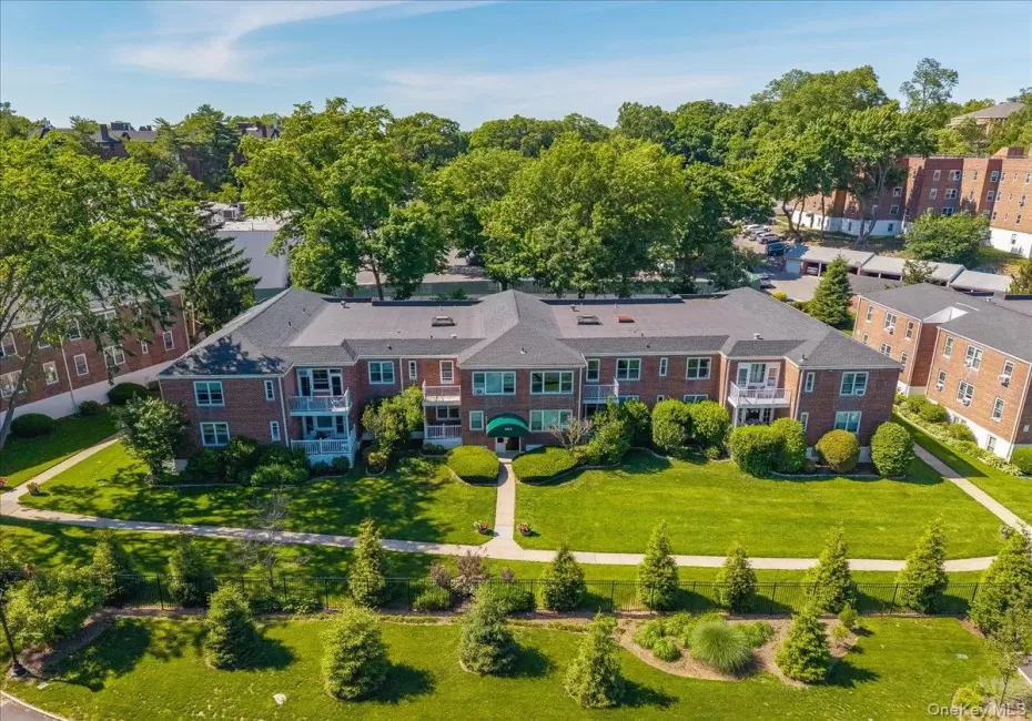 Welcome to 920 Pelhamdale Avenue, Unit B1A, a garden-style apartment set within the beautifully landscaped Caroline Garden community. Welcome to 920 Pelhamdale Avenue, Unit B1A, a garden-style apartment set within the beautifully landscaped Caroline Garden community.