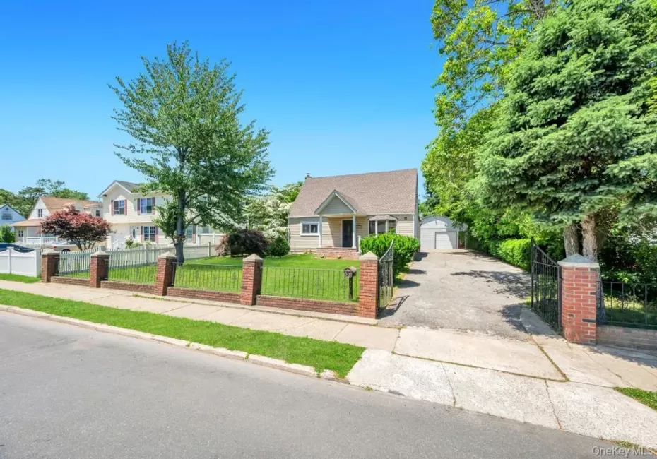 27 Yarnell Street, Islip, NY, 4 Bedrooms Bedrooms, 8 Rooms Rooms,2 BathroomsBathrooms,Residential,For Rent,Yarnell,0,1011864 27 Yarnell Street, Islip, NY, 4 Bedrooms Bedrooms, 8 Rooms Rooms,2 BathroomsBathrooms,Residential,For Rent,Yarnell,0,1011864