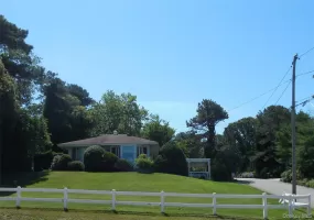 3 Wind Mill Lane, Southampton, NY, 3 Bedrooms Bedrooms, 6 Rooms Rooms,2 BathroomsBathrooms,Residential Lease,For Rent,Wind Mill,0,1011954 3 Wind Mill Lane, Southampton, NY, 3 Bedrooms Bedrooms, 6 Rooms Rooms,2 BathroomsBathrooms,Residential Lease,For Rent,Wind Mill,0,1011954