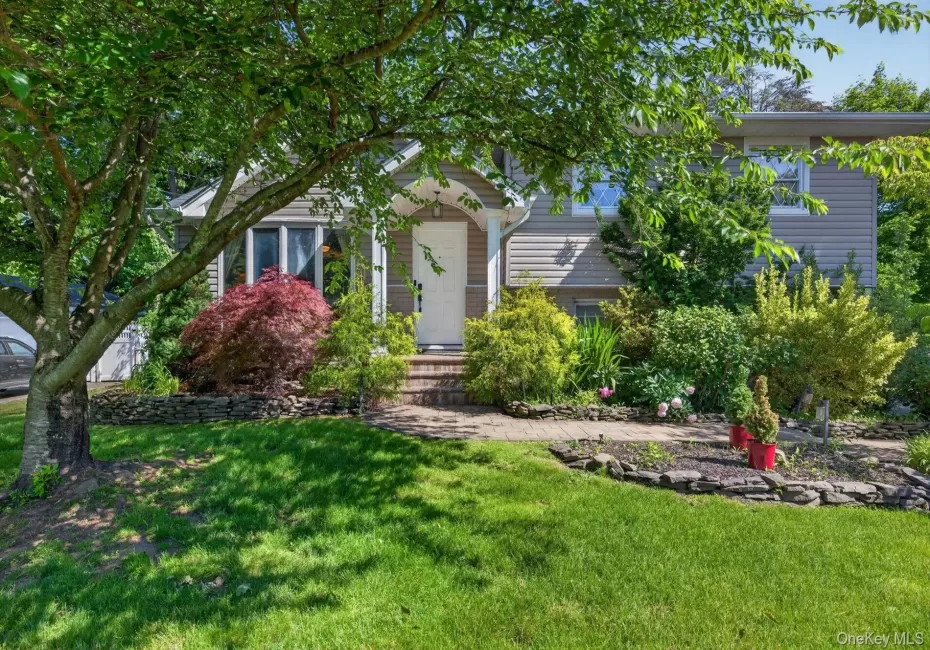 Front Entry/Landscaping Front Entry/Landscaping