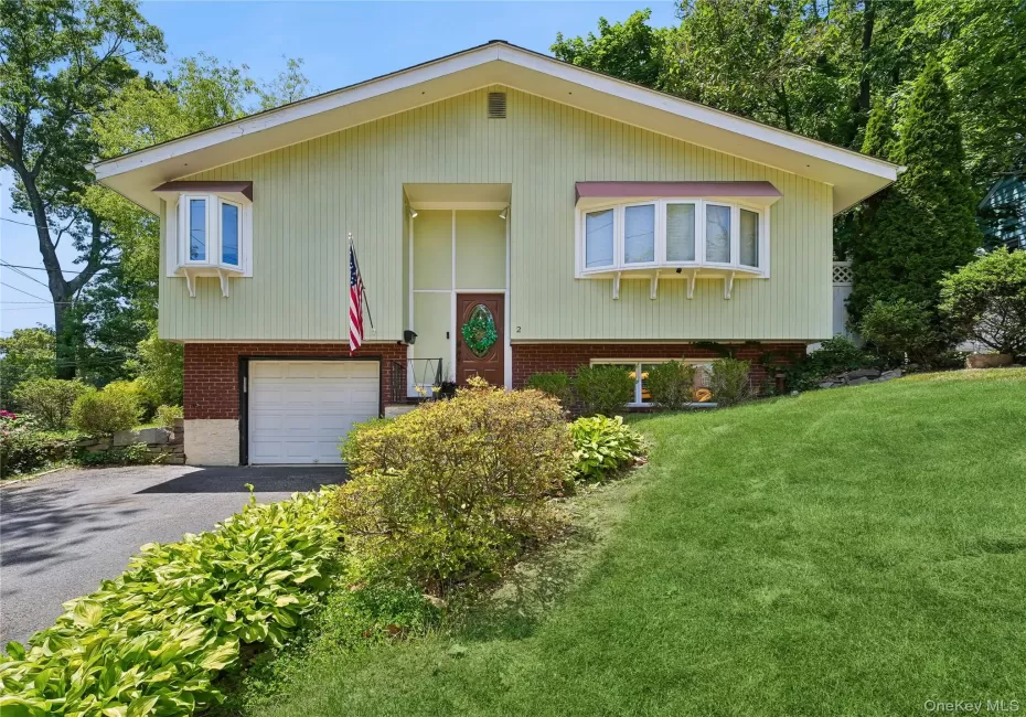 2 Highfield Avenue, North Hempstead, NY, 4 Bedrooms Bedrooms, 7 Rooms Rooms,2 BathroomsBathrooms,Residential,For Rent,Highfield,0,1011039 2 Highfield Avenue, North Hempstead, NY, 4 Bedrooms Bedrooms, 7 Rooms Rooms,2 BathroomsBathrooms,Residential,For Rent,Highfield,0,1011039