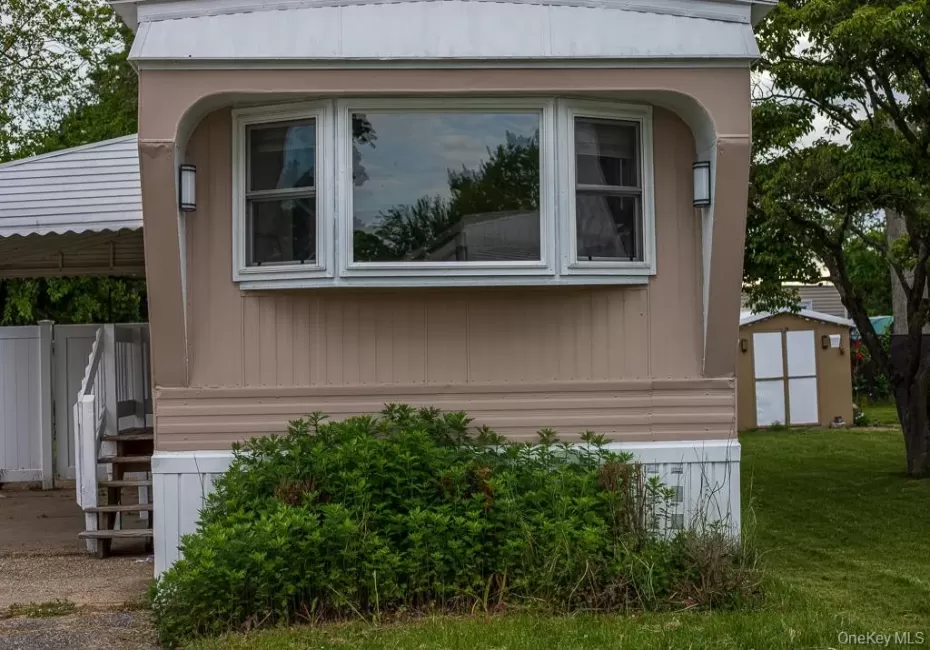 Front with Bay window Front with Bay window