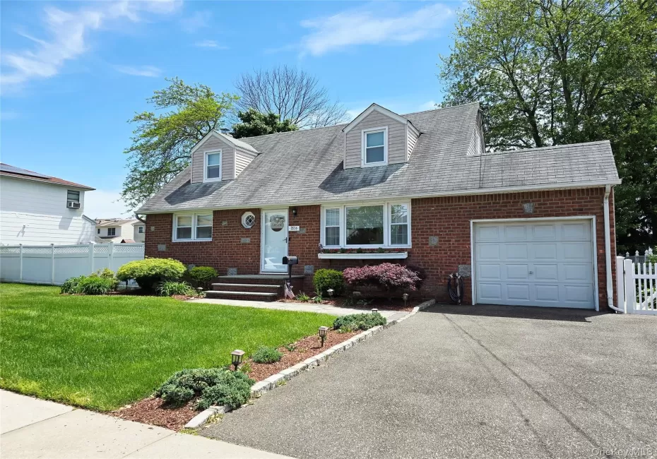 2574 7th Street, Hempstead, NY, 3 Bedrooms Bedrooms, 7 Rooms Rooms,1 BathroomBathrooms,Residential Lease,For Rent,7th,0,1006897 2574 7th Street, Hempstead, NY, 3 Bedrooms Bedrooms, 7 Rooms Rooms,1 BathroomBathrooms,Residential Lease,For Rent,7th,0,1006897