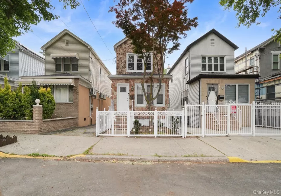 4219 Murdock Avenue, New York, NY, 3 Bedrooms Bedrooms, 6 Rooms Rooms,2 BathroomsBathrooms,Residential,For Rent,Murdock,0,1008512 4219 Murdock Avenue, New York, NY, 3 Bedrooms Bedrooms, 6 Rooms Rooms,2 BathroomsBathrooms,Residential,For Rent,Murdock,0,1008512