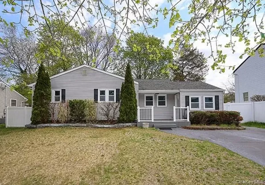 52 Huron Street, Brookhaven, NY, 3 Bedrooms Bedrooms, 9 Rooms Rooms,2 BathroomsBathrooms,Residential Lease,For Rent,Huron,0,1011062 52 Huron Street, Brookhaven, NY, 3 Bedrooms Bedrooms, 9 Rooms Rooms,2 BathroomsBathrooms,Residential Lease,For Rent,Huron,0,1011062