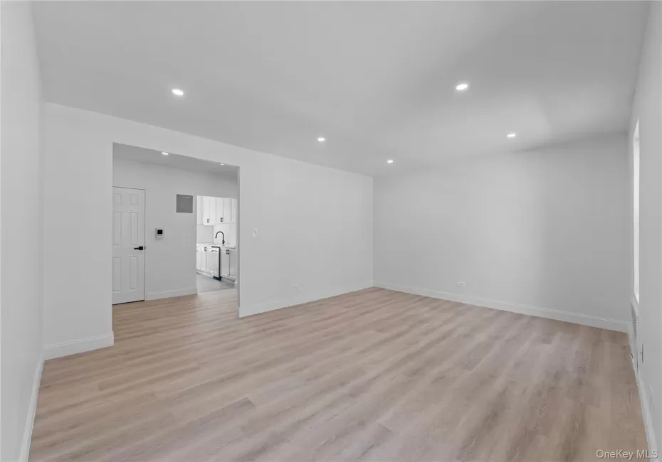 37-20 87th Street, New York, NY, 2 Bedrooms Bedrooms, 5 Rooms Rooms,1 BathroomBathrooms,Residential,For Rent,87th,0,1011464 37-20 87th Street, New York, NY, 2 Bedrooms Bedrooms, 5 Rooms Rooms,1 BathroomBathrooms,Residential,For Rent,87th,0,1011464