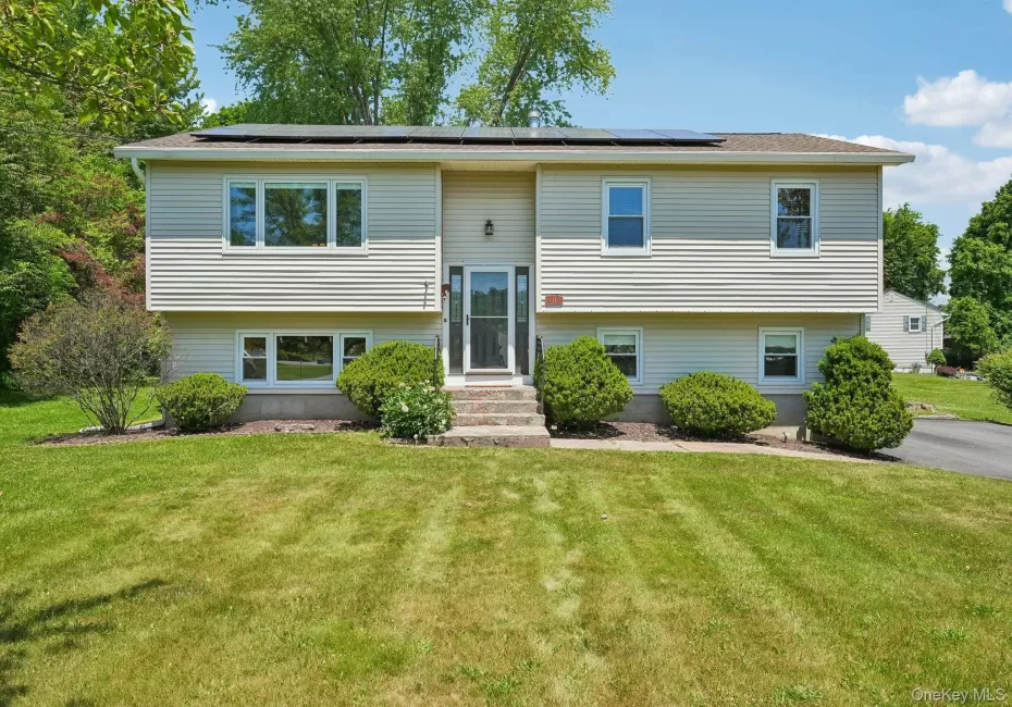 11 Hunter Street, Woodbury, NY, 3 Bedrooms Bedrooms, 8 Rooms Rooms,2 BathroomsBathrooms,Residential,For Rent,Hunter,0,1011049 11 Hunter Street, Woodbury, NY, 3 Bedrooms Bedrooms, 8 Rooms Rooms,2 BathroomsBathrooms,Residential,For Rent,Hunter,0,1011049