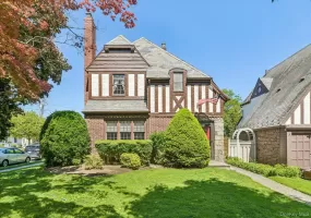 60 Croyden Road, North Hempstead, NY, 3 Bedrooms Bedrooms, 8 Rooms Rooms,2 BathroomsBathrooms,Residential,For Rent,Croyden,0,1003919 60 Croyden Road, North Hempstead, NY, 3 Bedrooms Bedrooms, 8 Rooms Rooms,2 BathroomsBathrooms,Residential,For Rent,Croyden,0,1003919