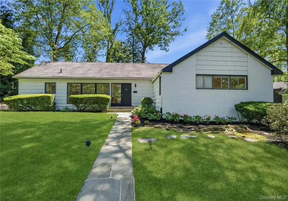 155 Birch Drive, North Hempstead, NY, 4 Bedrooms Bedrooms, 9 Rooms Rooms,3 BathroomsBathrooms,Residential,For Rent,Birch,0,1008858 155 Birch Drive, North Hempstead, NY, 4 Bedrooms Bedrooms, 9 Rooms Rooms,3 BathroomsBathrooms,Residential,For Rent,Birch,0,1008858