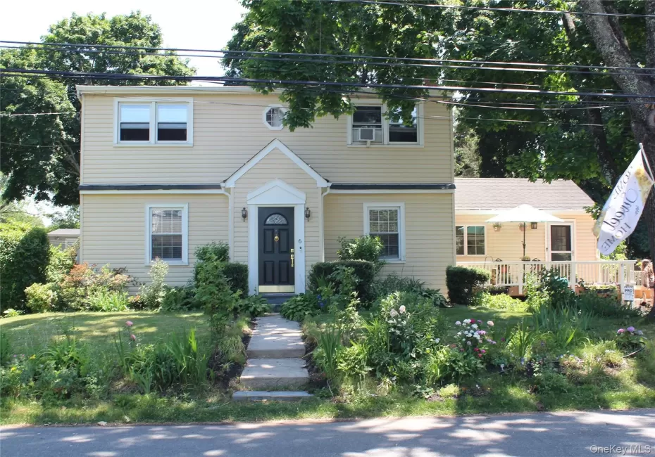 6 Howe Street, Huntington, NY, 4 Bedrooms Bedrooms, 11 Rooms Rooms,2 BathroomsBathrooms,Residential,For Rent,Howe,0,1012079 6 Howe Street, Huntington, NY, 4 Bedrooms Bedrooms, 11 Rooms Rooms,2 BathroomsBathrooms,Residential,For Rent,Howe,0,1012079