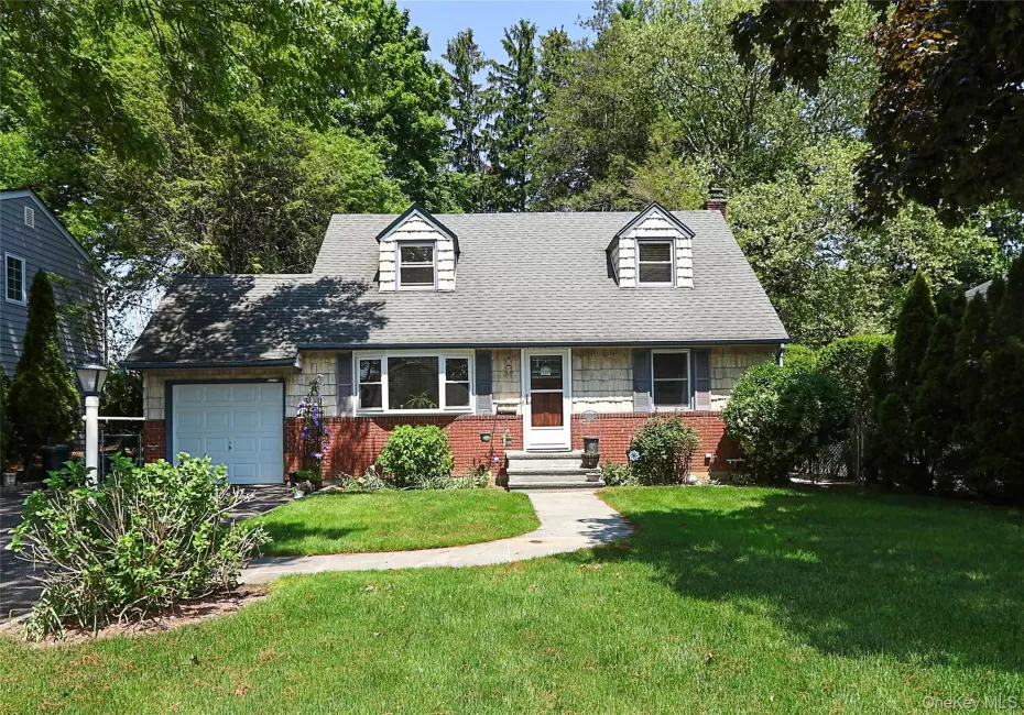 114 Hilldale Road, North Hempstead, NY, 4 Bedrooms Bedrooms, 7 Rooms Rooms,2 BathroomsBathrooms,Residential,For Rent,Hilldale,0,1003320 114 Hilldale Road, North Hempstead, NY, 4 Bedrooms Bedrooms, 7 Rooms Rooms,2 BathroomsBathrooms,Residential,For Rent,Hilldale,0,1003320