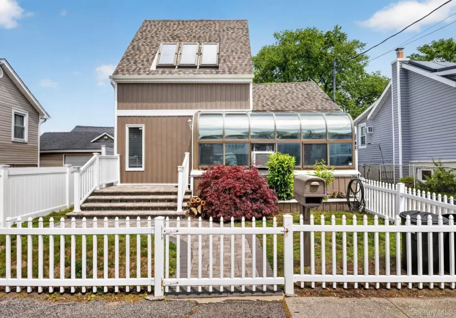 228 Clearwater Road, Babylon, NY, 2 Bedrooms Bedrooms, 6 Rooms Rooms,2 BathroomsBathrooms,Residential,For Rent,Clearwater,0,1012190 228 Clearwater Road, Babylon, NY, 2 Bedrooms Bedrooms, 6 Rooms Rooms,2 BathroomsBathrooms,Residential,For Rent,Clearwater,0,1012190