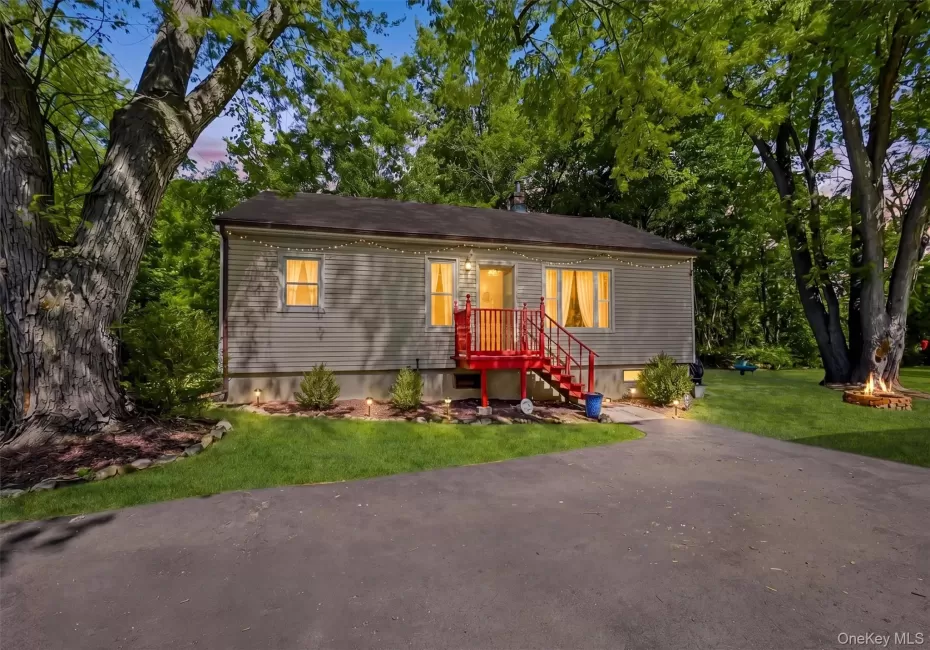 19 Hulse Avenue, Wallkill, NY, 2 Bedrooms Bedrooms, 6 Rooms Rooms,1 BathroomBathrooms,Residential,For Rent,Hulse,0,1012319 19 Hulse Avenue, Wallkill, NY, 2 Bedrooms Bedrooms, 6 Rooms Rooms,1 BathroomBathrooms,Residential,For Rent,Hulse,0,1012319