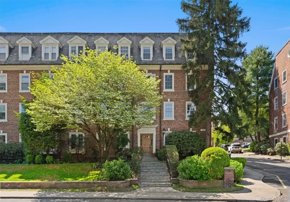 Welcome to 2 Alden Place, 4D Welcome to 2 Alden Place, 4D