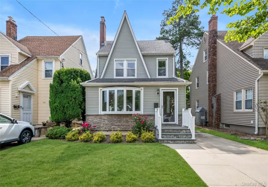 309 Marcellus Road, North Hempstead, NY, 3 Bedrooms Bedrooms, 7 Rooms Rooms,1 BathroomBathrooms,Residential,For Rent,Marcellus,0,1011902 309 Marcellus Road, North Hempstead, NY, 3 Bedrooms Bedrooms, 7 Rooms Rooms,1 BathroomBathrooms,Residential,For Rent,Marcellus,0,1011902
