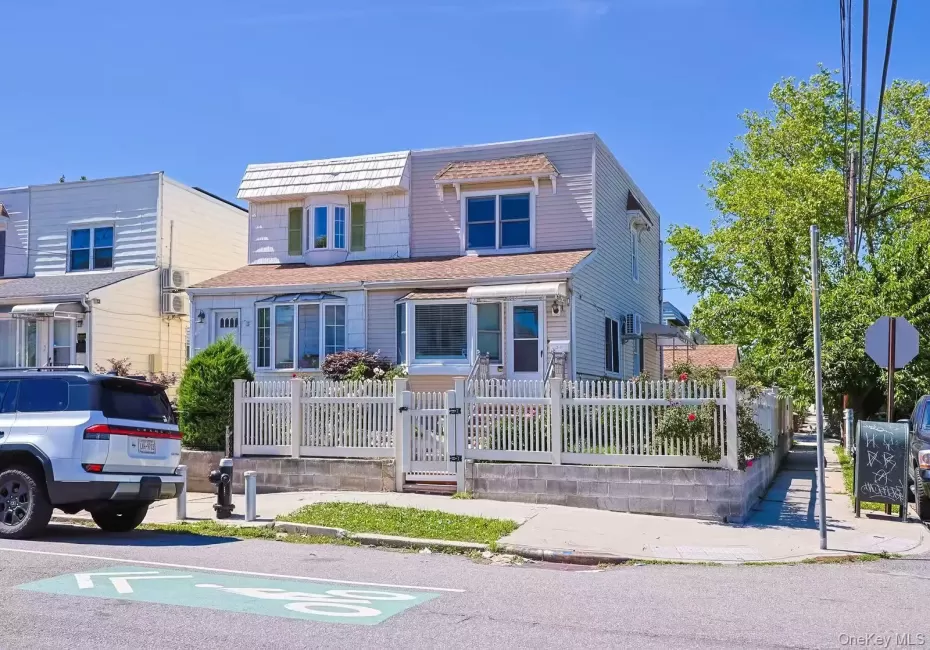 20219 33rd Avenue, New York, NY, 4 Bedrooms Bedrooms, 7 Rooms Rooms,3 BathroomsBathrooms,Residential,For Rent,33rd,0,1012509 20219 33rd Avenue, New York, NY, 4 Bedrooms Bedrooms, 7 Rooms Rooms,3 BathroomsBathrooms,Residential,For Rent,33rd,0,1012509