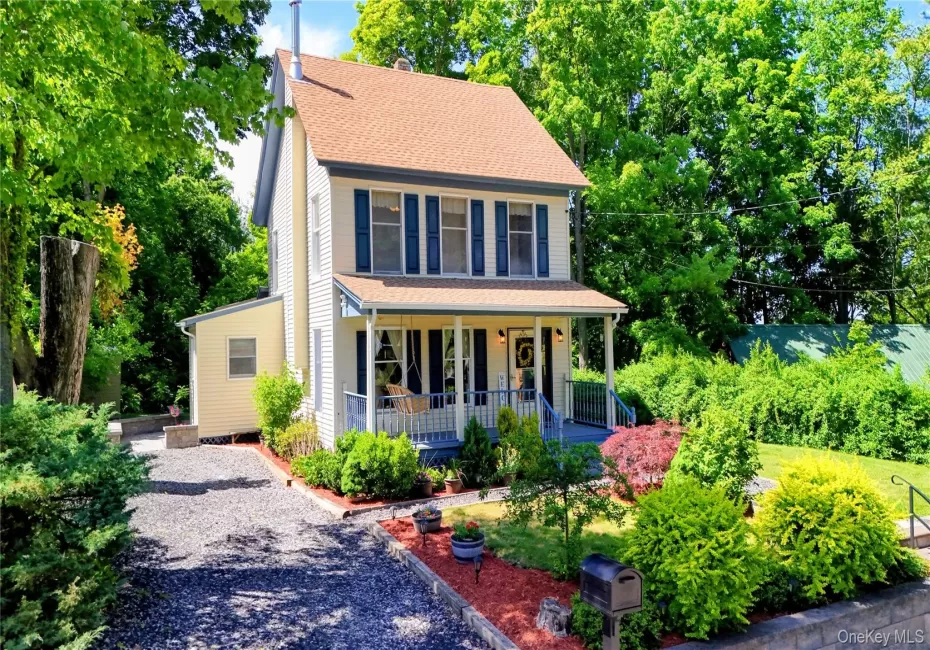74 Highland Avenue, Warwick (town), NY, 3 Bedrooms Bedrooms, 7 Rooms Rooms,1 BathroomBathrooms,Residential,For Rent,Highland,0,1011146 74 Highland Avenue, Warwick (town), NY, 3 Bedrooms Bedrooms, 7 Rooms Rooms,1 BathroomBathrooms,Residential,For Rent,Highland,0,1011146