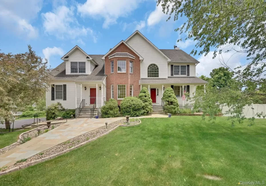 Welcome to this Spacious Colonial with Accessory Apartment Welcome to this Spacious Colonial with Accessory Apartment