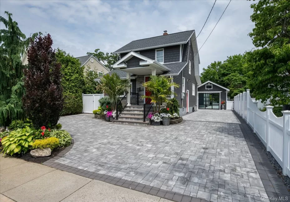 6 Marlboro Place, Hempstead, NY, 2 Bedrooms Bedrooms, 5 Rooms Rooms,1 BathroomBathrooms,Residential,For Rent,Marlboro,0,1011914 6 Marlboro Place, Hempstead, NY, 2 Bedrooms Bedrooms, 5 Rooms Rooms,1 BathroomBathrooms,Residential,For Rent,Marlboro,0,1011914