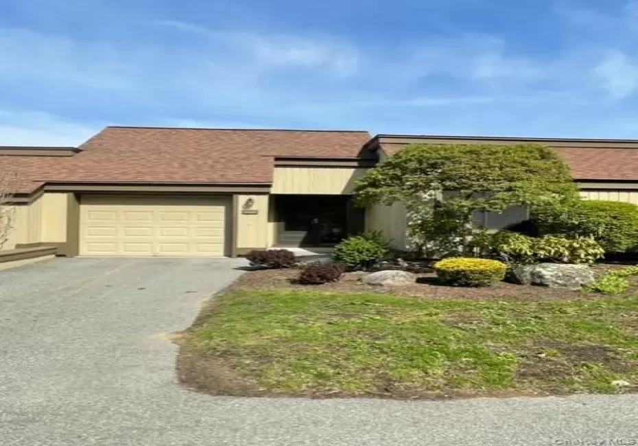 619 Heritage Hills, Somers, NY, 2 Bedrooms Bedrooms, 5 Rooms Rooms,2 BathroomsBathrooms,Residential Lease,For Rent,Heritage,0,1012452 619 Heritage Hills, Somers, NY, 2 Bedrooms Bedrooms, 5 Rooms Rooms,2 BathroomsBathrooms,Residential Lease,For Rent,Heritage,0,1012452