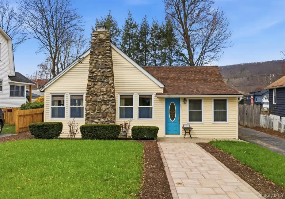 Welcome to 15 Crystal Ct, a charming 2 bedroom home a short stroll from Greenwood Lake, restaurants and shops. Welcome to 15 Crystal Ct, a charming 2 bedroom home a short stroll from Greenwood Lake, restaurants and shops.