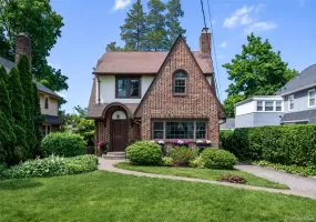 17 Bonnett Avenue, Mamaroneck, NY, 4 Bedrooms Bedrooms, 9 Rooms Rooms,2 BathroomsBathrooms,Residential Lease,For Rent,Bonnett,0,1011565 17 Bonnett Avenue, Mamaroneck, NY, 4 Bedrooms Bedrooms, 9 Rooms Rooms,2 BathroomsBathrooms,Residential Lease,For Rent,Bonnett,0,1011565