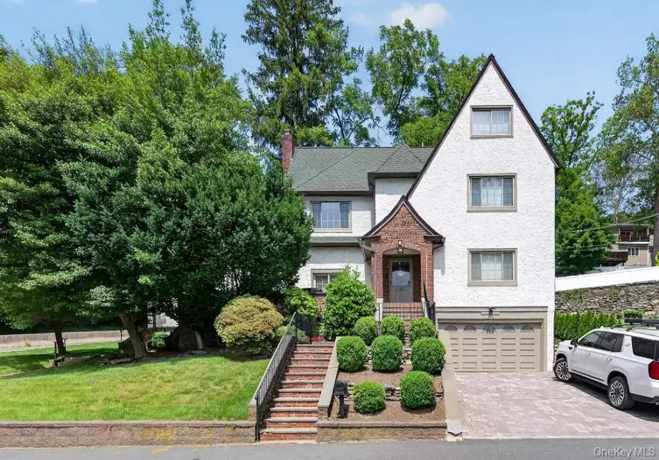 33 Lynwood Rd 33 Lynwood Rd