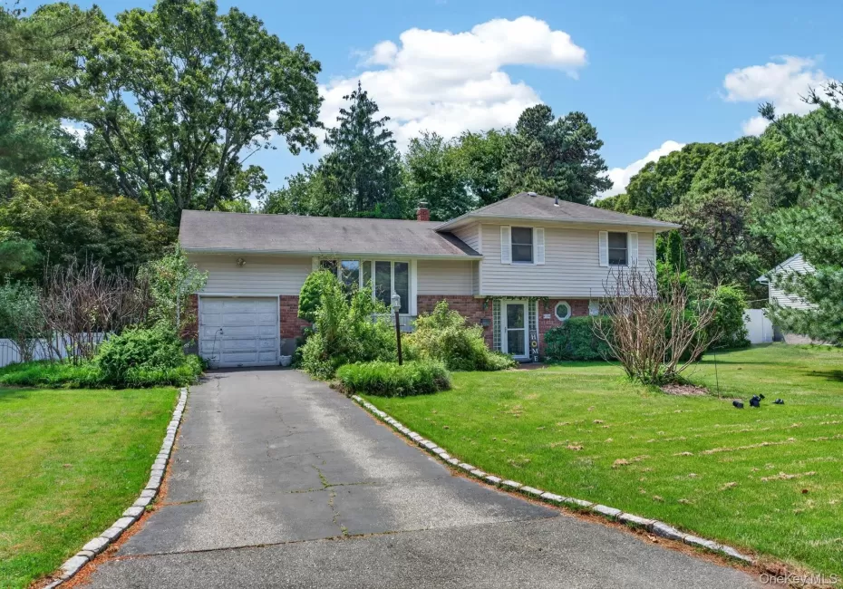 14 Mark Drive, Smithtown, NY, 4 Bedrooms Bedrooms, 8 Rooms Rooms,2 BathroomsBathrooms,Residential,For Rent,Mark,0,1011307 14 Mark Drive, Smithtown, NY, 4 Bedrooms Bedrooms, 8 Rooms Rooms,2 BathroomsBathrooms,Residential,For Rent,Mark,0,1011307