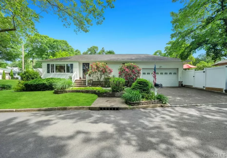 1 Pioneer Boulevard, Huntington, NY, 3 Bedrooms Bedrooms, 6 Rooms Rooms,1 BathroomBathrooms,Residential,For Rent,Pioneer,0,1012353 1 Pioneer Boulevard, Huntington, NY, 3 Bedrooms Bedrooms, 6 Rooms Rooms,1 BathroomBathrooms,Residential,For Rent,Pioneer,0,1012353