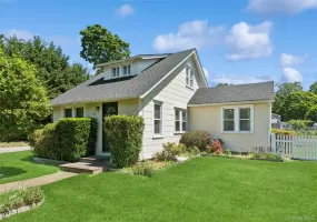 9 7th Street, Riverhead, NY, 3 Bedrooms Bedrooms, 7 Rooms Rooms,2 BathroomsBathrooms,Residential,For Rent,7th,0,1012260 9 7th Street, Riverhead, NY, 3 Bedrooms Bedrooms, 7 Rooms Rooms,2 BathroomsBathrooms,Residential,For Rent,7th,0,1012260