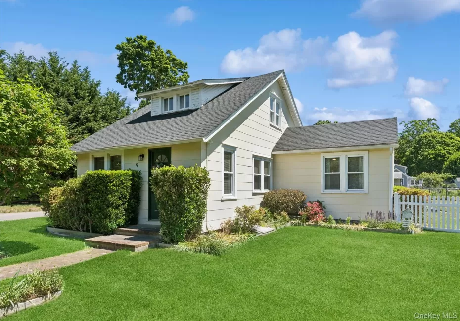 9 7th Street, Riverhead, NY, 3 Bedrooms Bedrooms, 7 Rooms Rooms,2 BathroomsBathrooms,Residential,For Rent,7th,0,1012260 9 7th Street, Riverhead, NY, 3 Bedrooms Bedrooms, 7 Rooms Rooms,2 BathroomsBathrooms,Residential,For Rent,7th,0,1012260